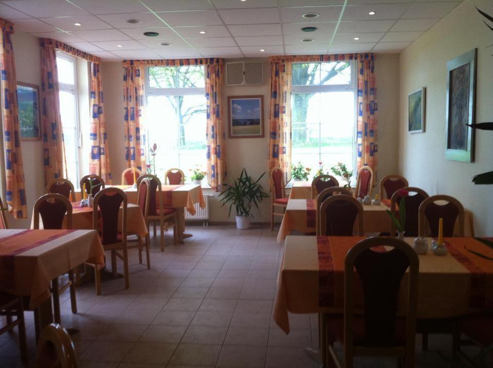 Landhotel Am Peetscher See Міров Екстер'єр фото