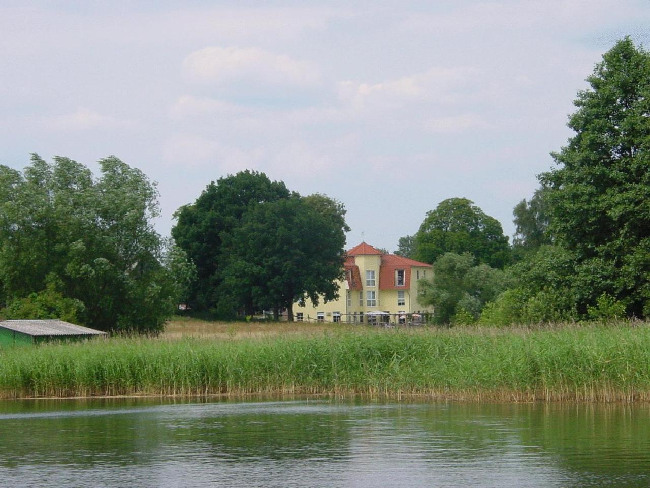 Landhotel Am Peetscher See Міров Екстер'єр фото