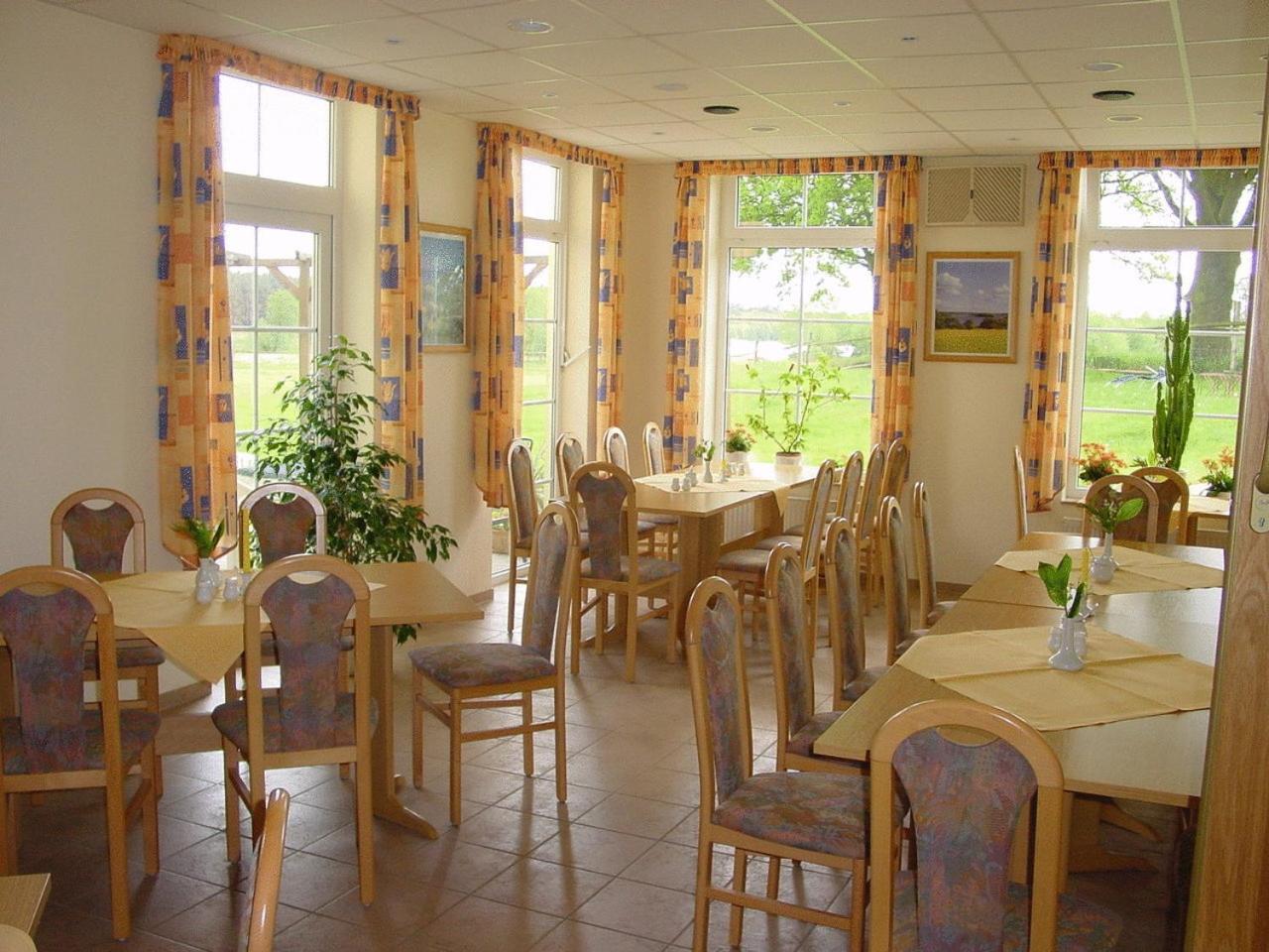 Landhotel Am Peetscher See Міров Екстер'єр фото