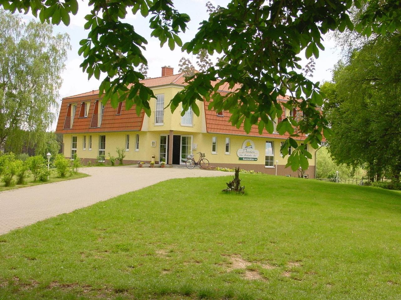 Landhotel Am Peetscher See Міров Екстер'єр фото