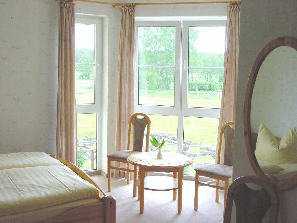 Landhotel Am Peetscher See Міров Екстер'єр фото